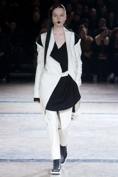 Look 11